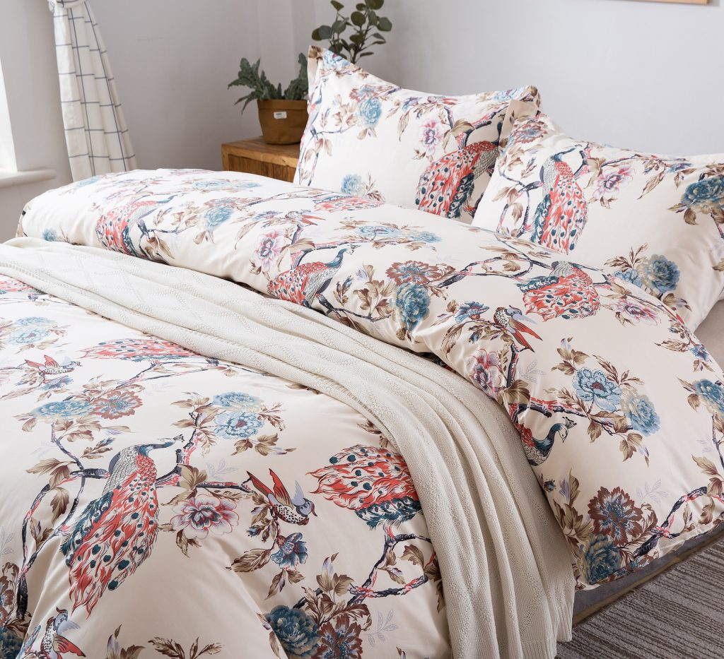 Timeless East Asian Motifs Chinoiserie Peacock Paradise Garden Duvet