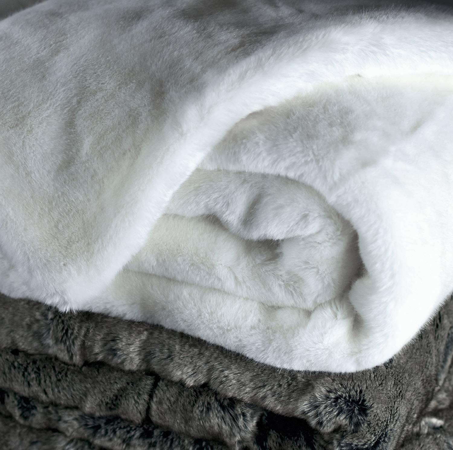 Luxury Faux Fur Throw Blanket Super Soft Oversized Thick Warm Afghan Reversible To Plush Velvet In White Chinchilla